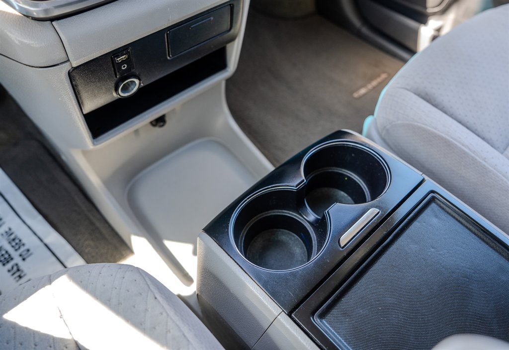 2015 Toyota Sienna - $9,750