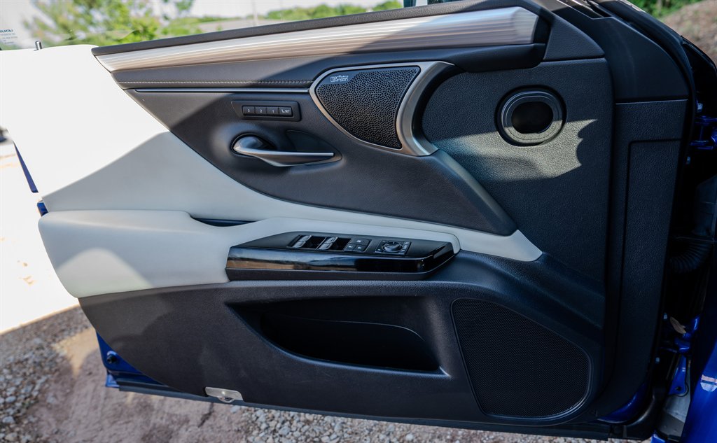 2022 Lexus ES - $37,105