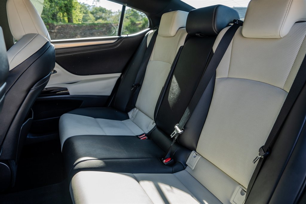 2022 Lexus ES - $37,105