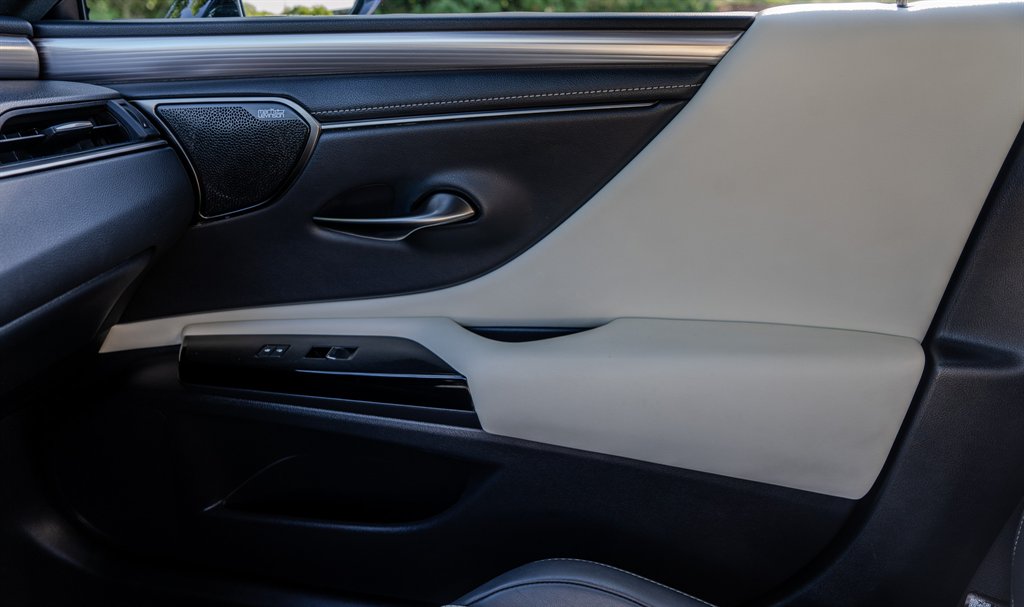 2022 Lexus ES - $37,105