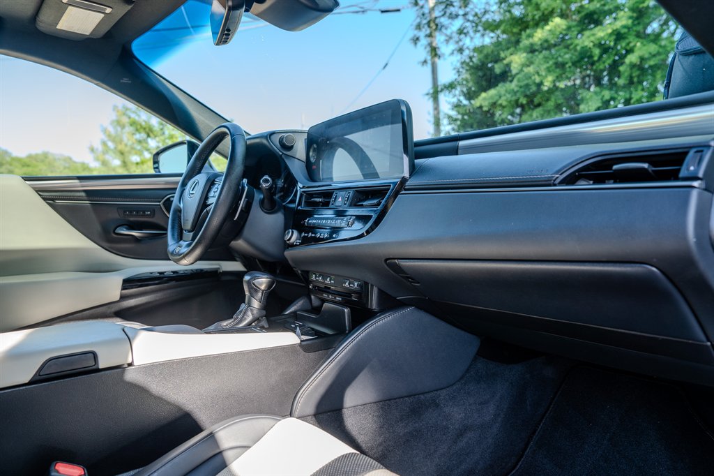 2022 Lexus ES - $37,105