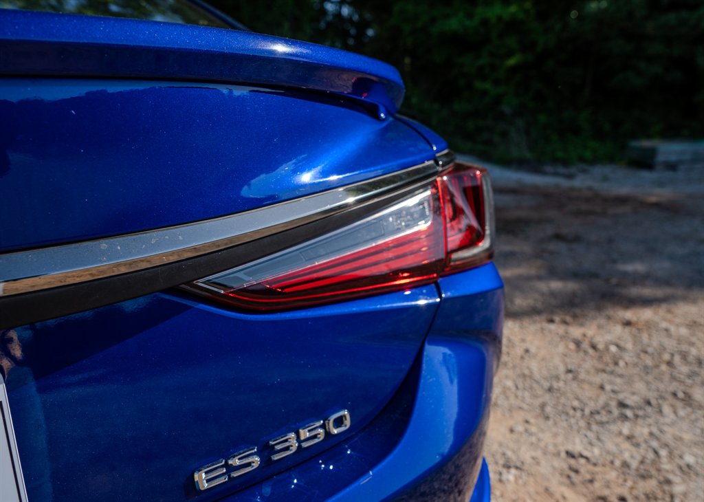 2022 Lexus ES - $37,105