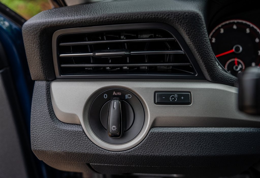 2020 Volkswagen Passat - $15,475