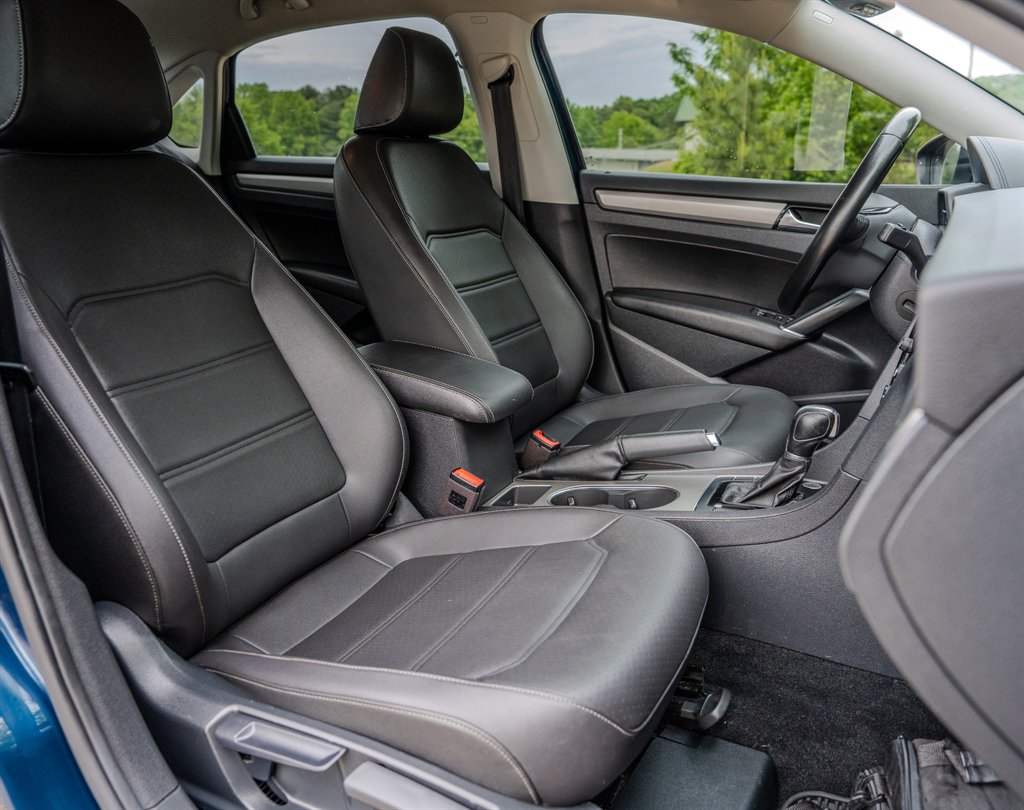 2020 Volkswagen Passat - $15,475