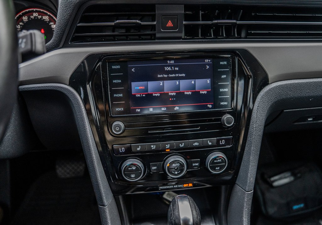 2020 Volkswagen Passat - $15,475