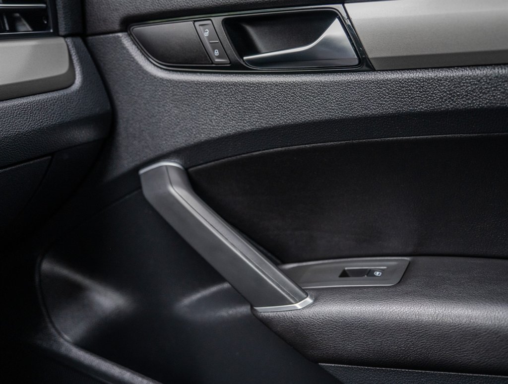 2020 Volkswagen Passat - $15,475