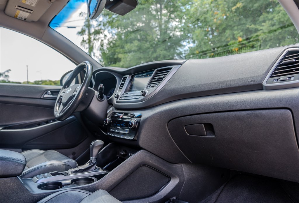2016 Hyundai Tucson - $9,950