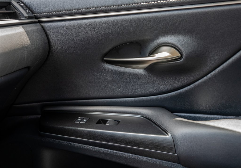 2020 Lexus ES - $36,798