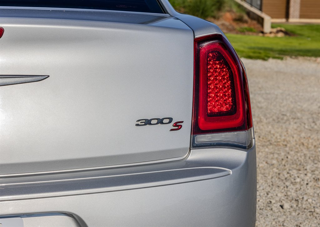 2022 Chrysler 300 - $23,268