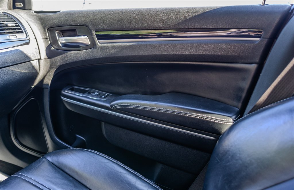 2022 Chrysler 300 - $23,268