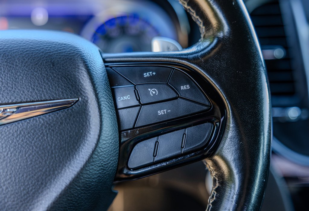 2022 Chrysler 300 - $23,268