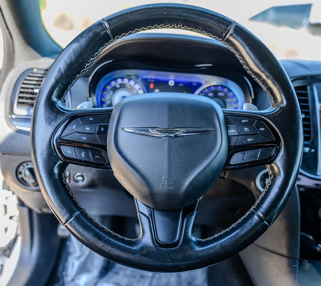 2022 Chrysler 300 - $23,268