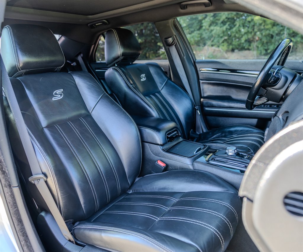 2022 Chrysler 300 - $23,268
