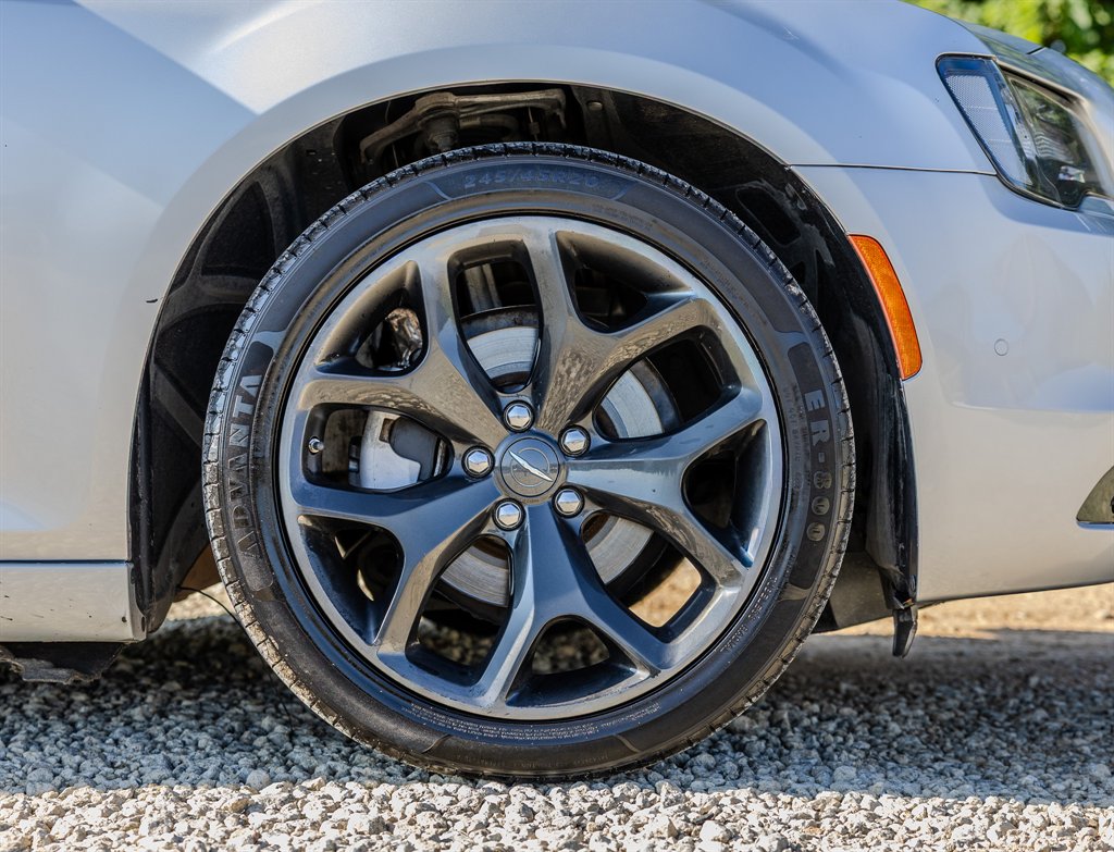 2022 Chrysler 300 - $23,268