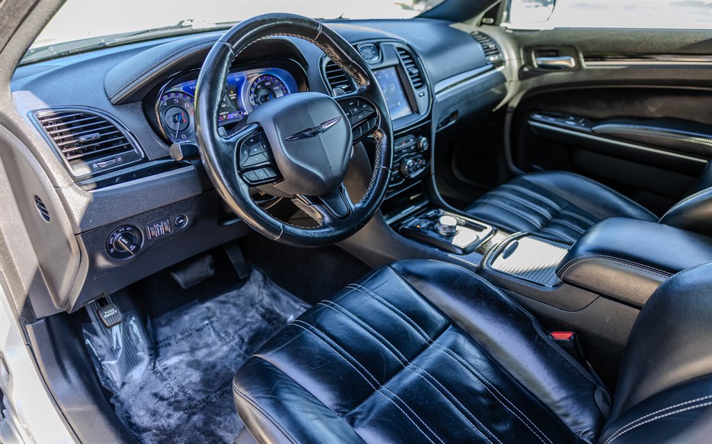 2022 Chrysler 300 - $23,268