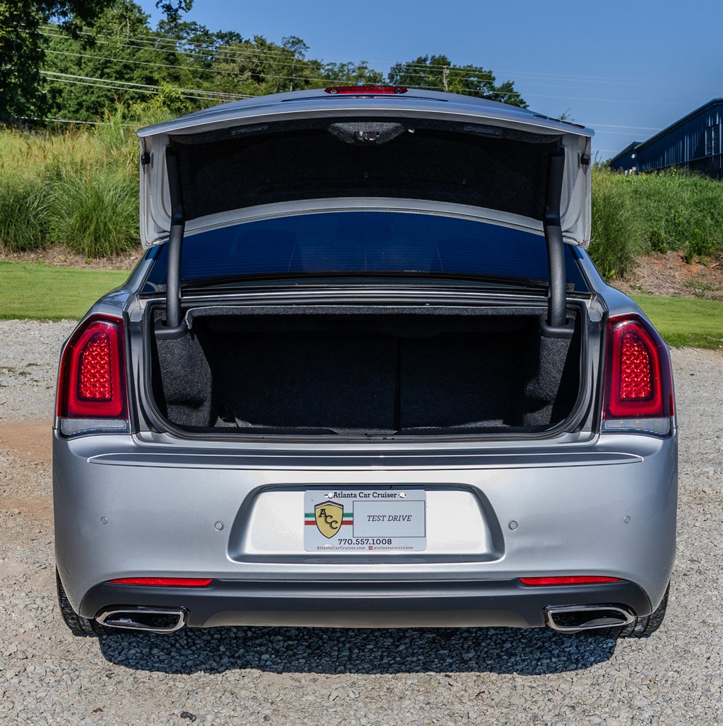 2022 Chrysler 300 - $23,268