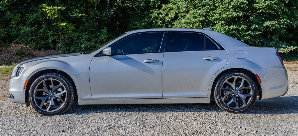 2022 Chrysler 300 - $23,268