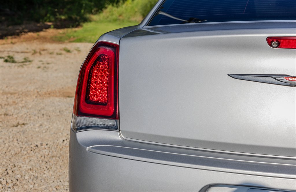 2022 Chrysler 300 - $23,268