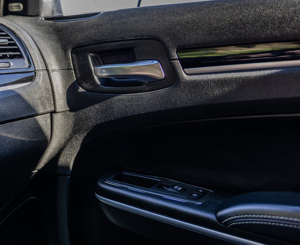 2022 Chrysler 300 - $23,268