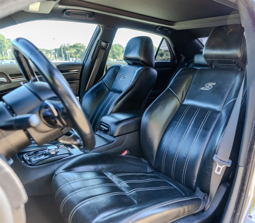 2022 Chrysler 300 - $23,268