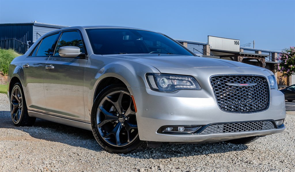 2022 Chrysler 300 - $23,268