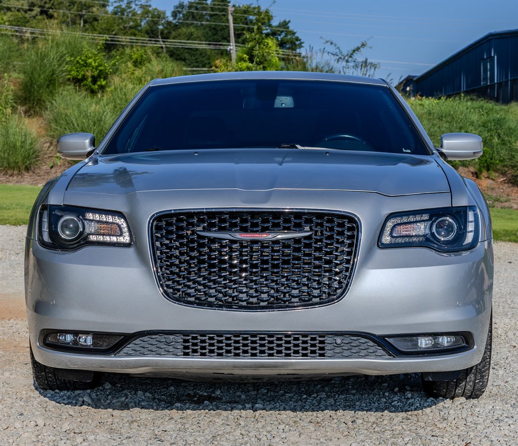 2022 Chrysler 300 - $23,268