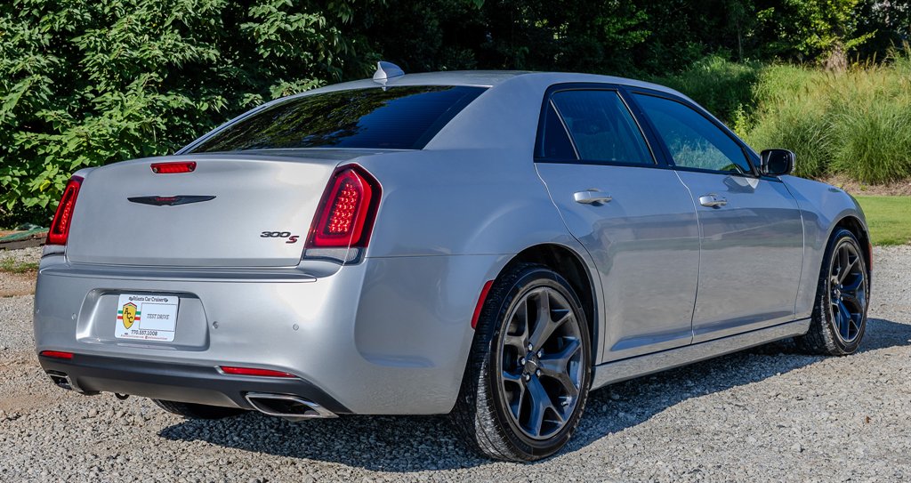 2022 Chrysler 300 - $23,268