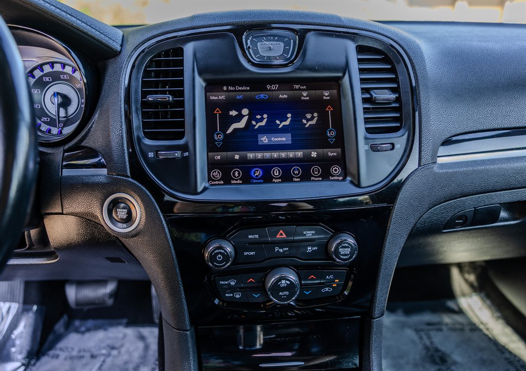 2022 Chrysler 300 - $23,268