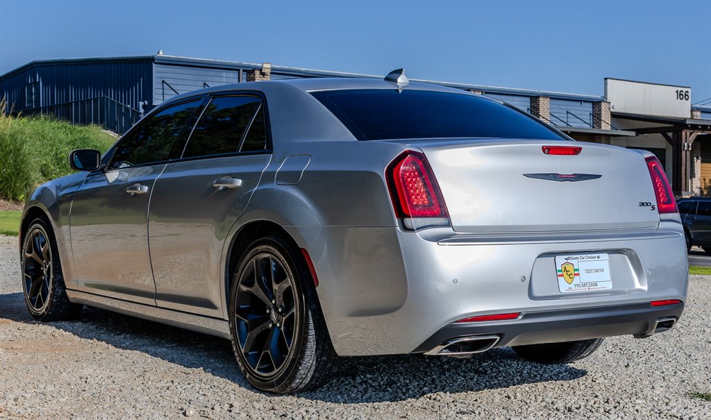 2022 Chrysler 300 - $23,268