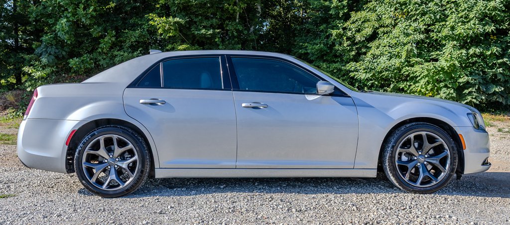 2022 Chrysler 300 - $23,268