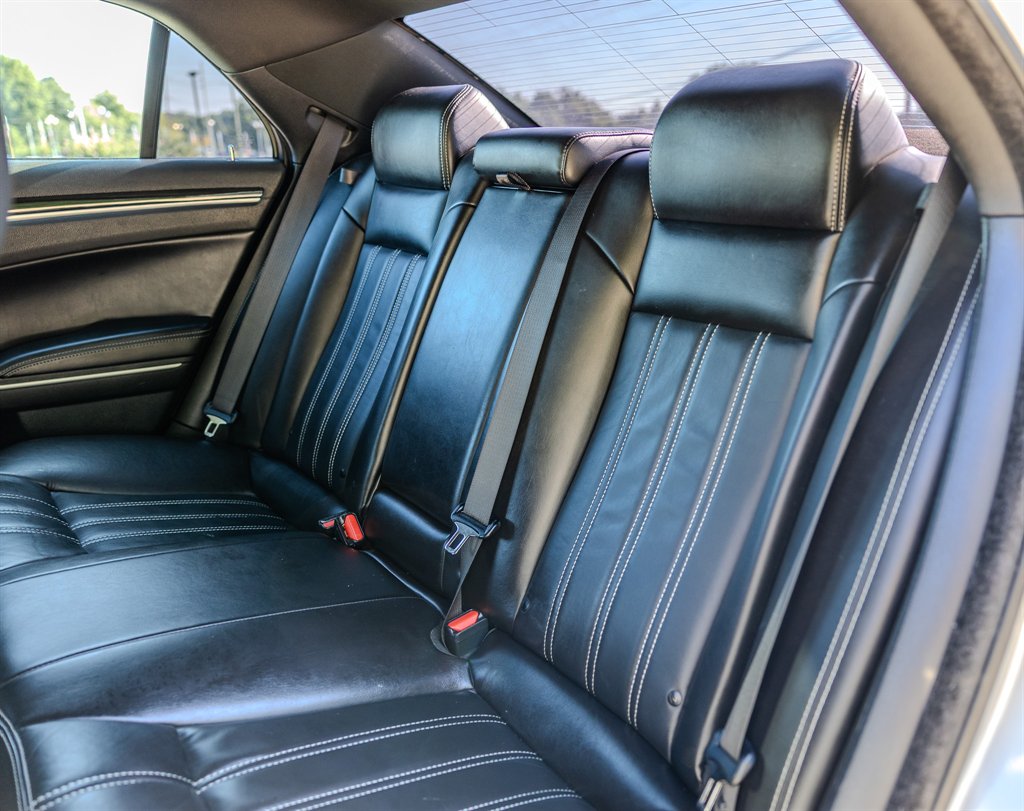 2022 Chrysler 300 - $23,268