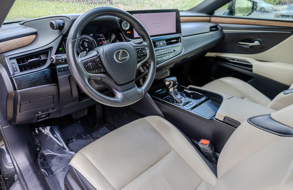 2023 Lexus ES - $31,945