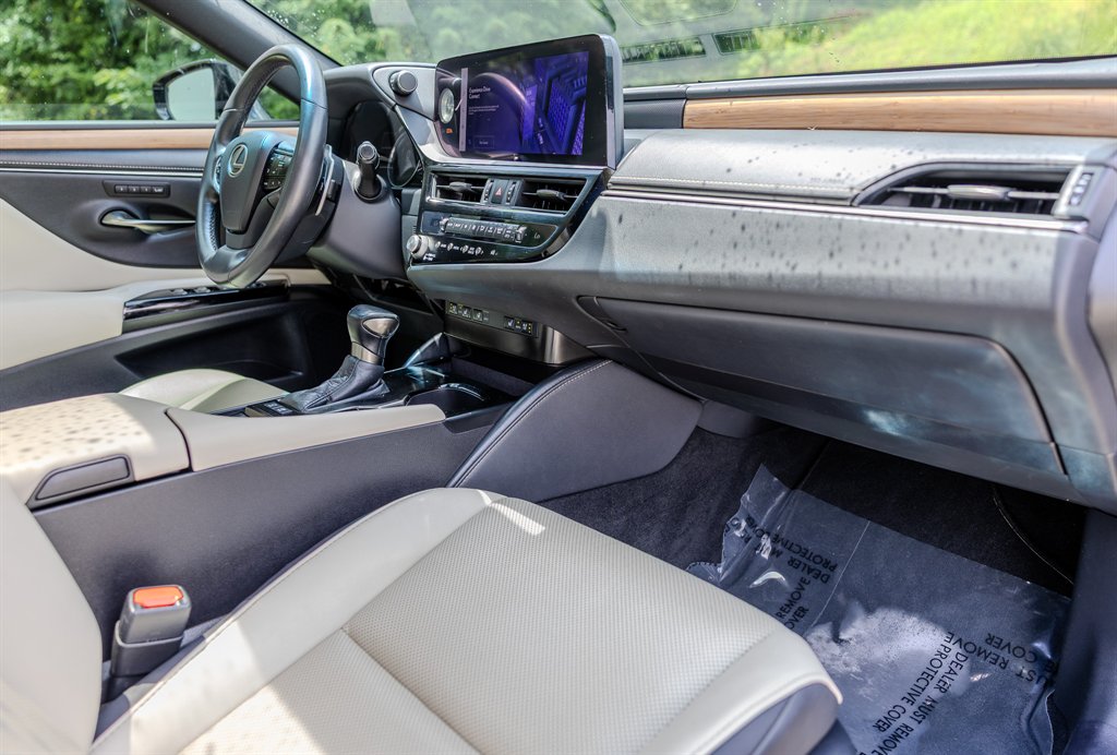 2023 Lexus ES - $31,945
