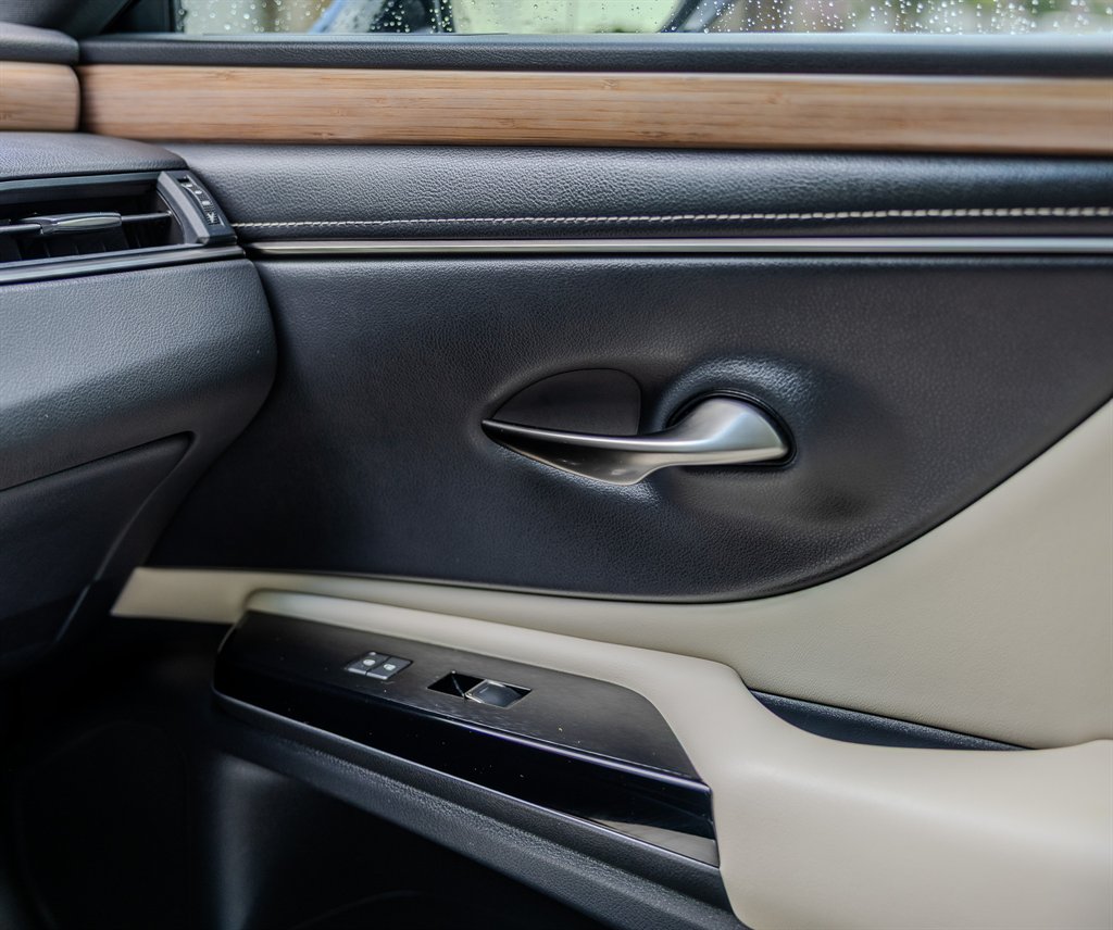 2023 Lexus ES - $31,945