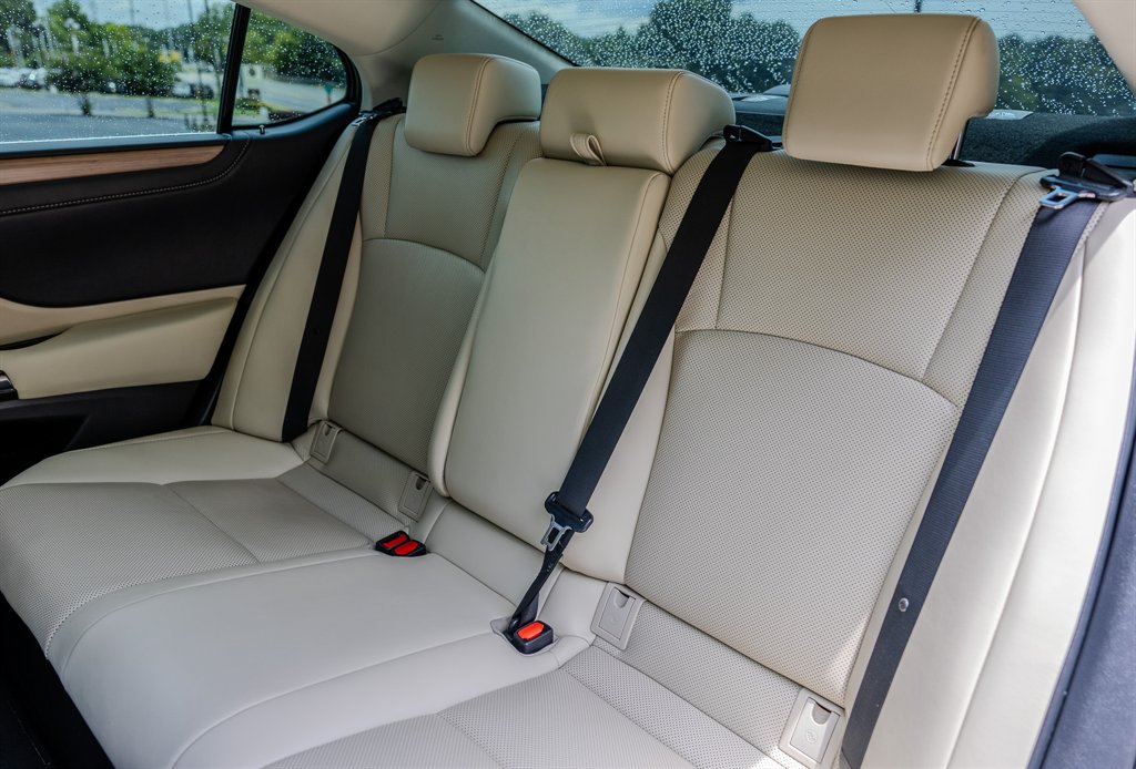 2023 Lexus ES - $31,945