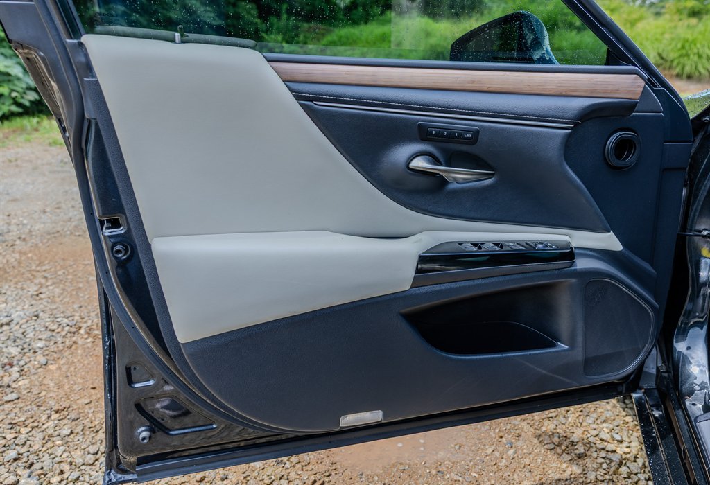 2023 Lexus ES - $31,945