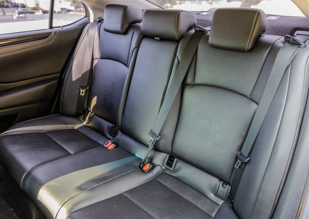 2021 Lexus ES - $31,488