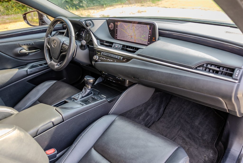 2021 Lexus ES - $31,488