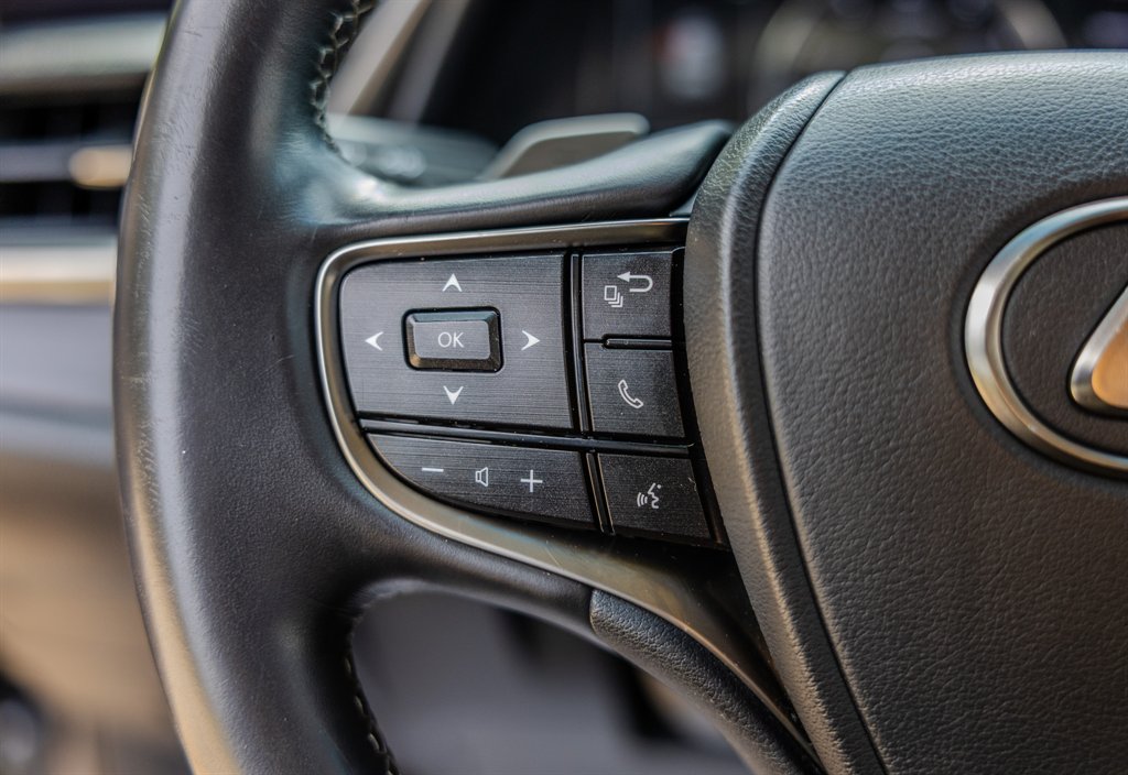 2021 Lexus ES - $31,488