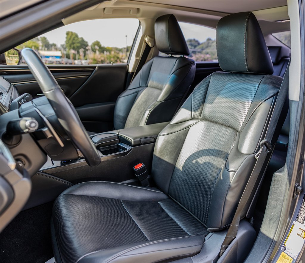 2021 Lexus ES - $31,488