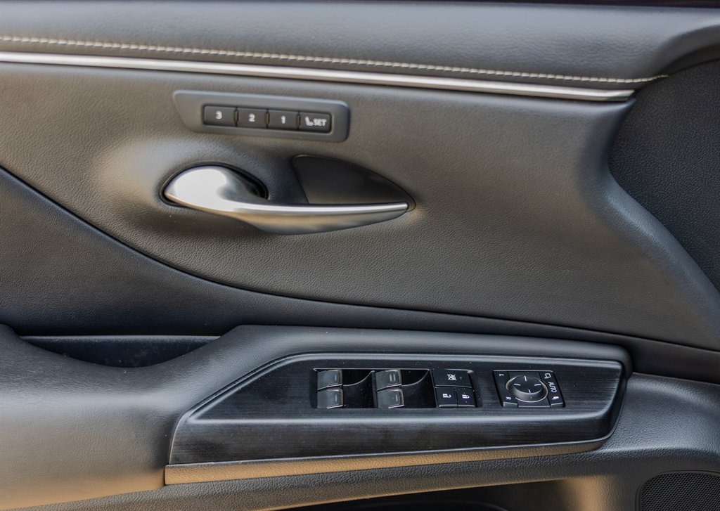 2021 Lexus ES - $31,488