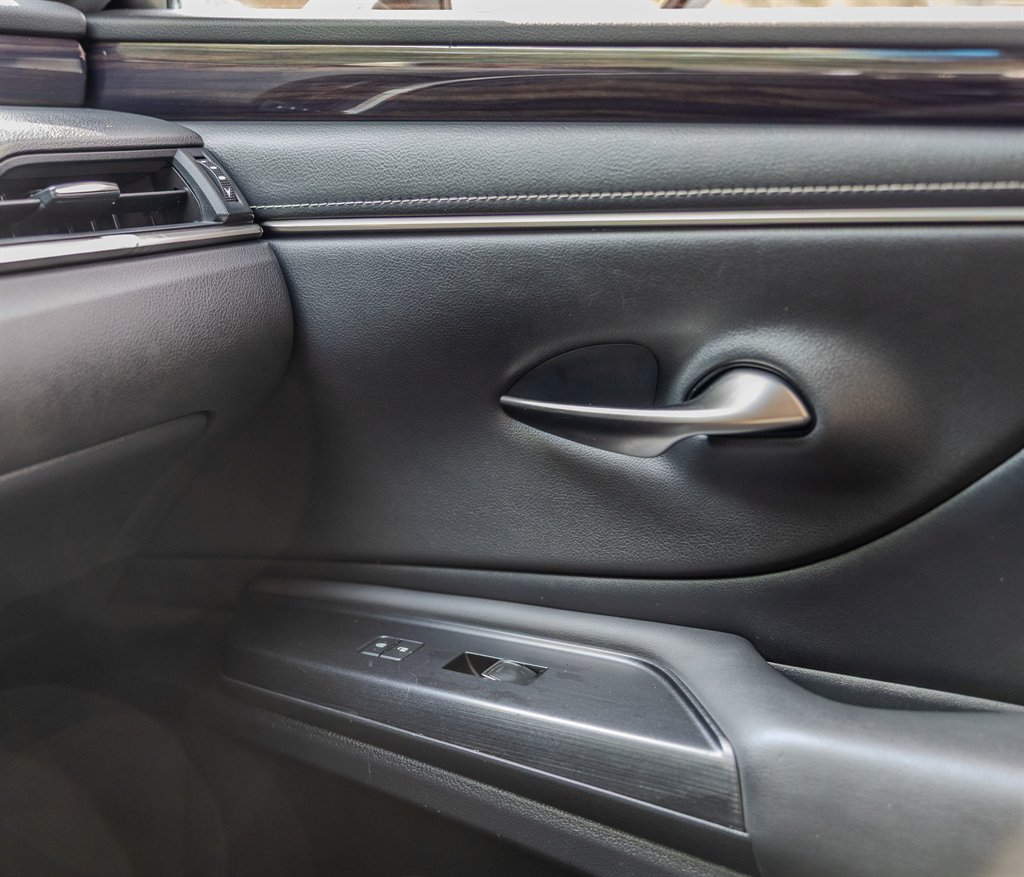 2021 Lexus ES - $31,488