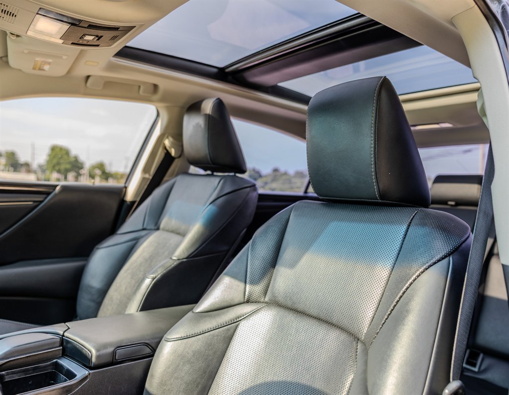 2021 Lexus ES - $31,488