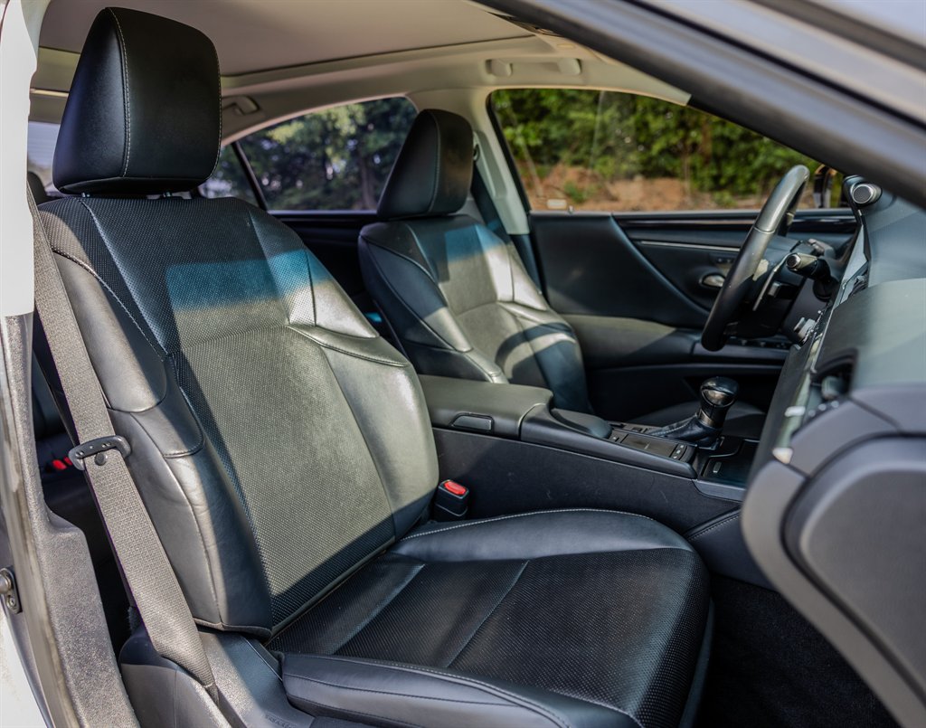 2021 Lexus ES - $31,488
