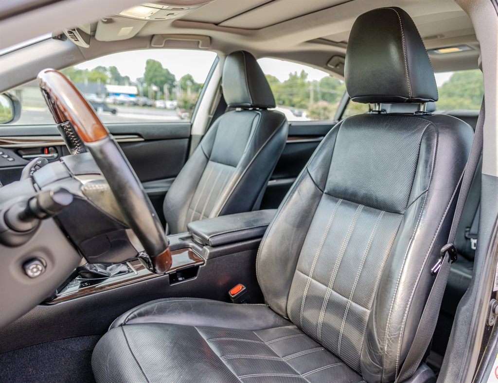 2018 Lexus ES - $20,845