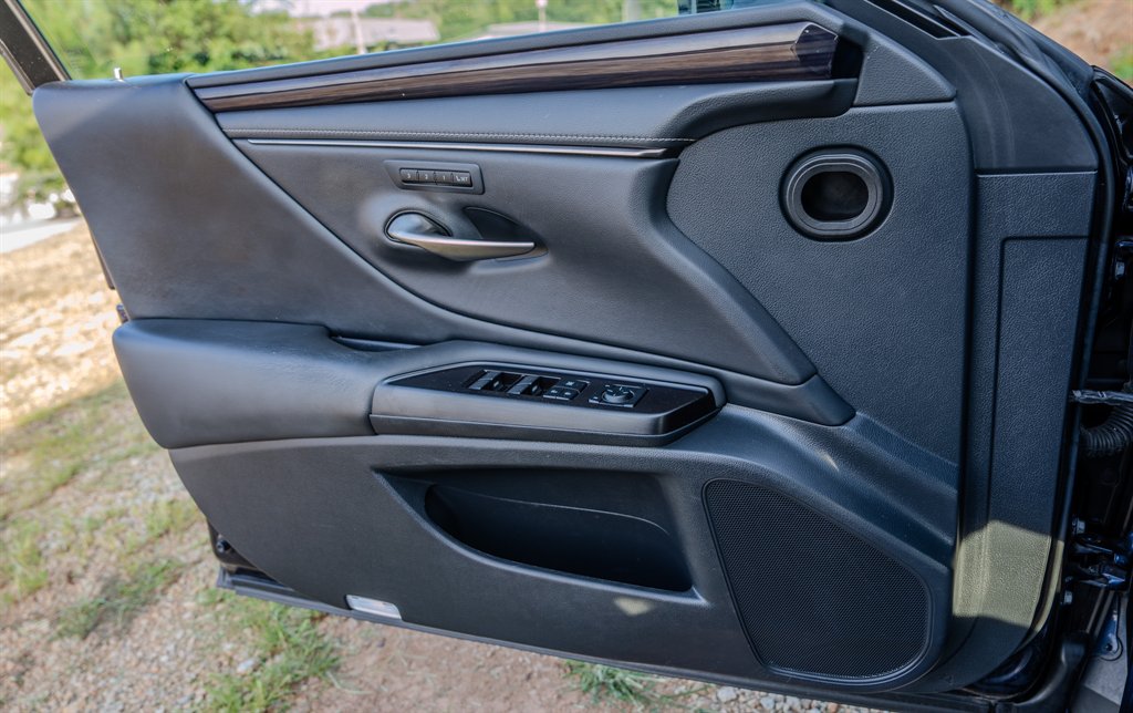 2019 Lexus ES - $19,950