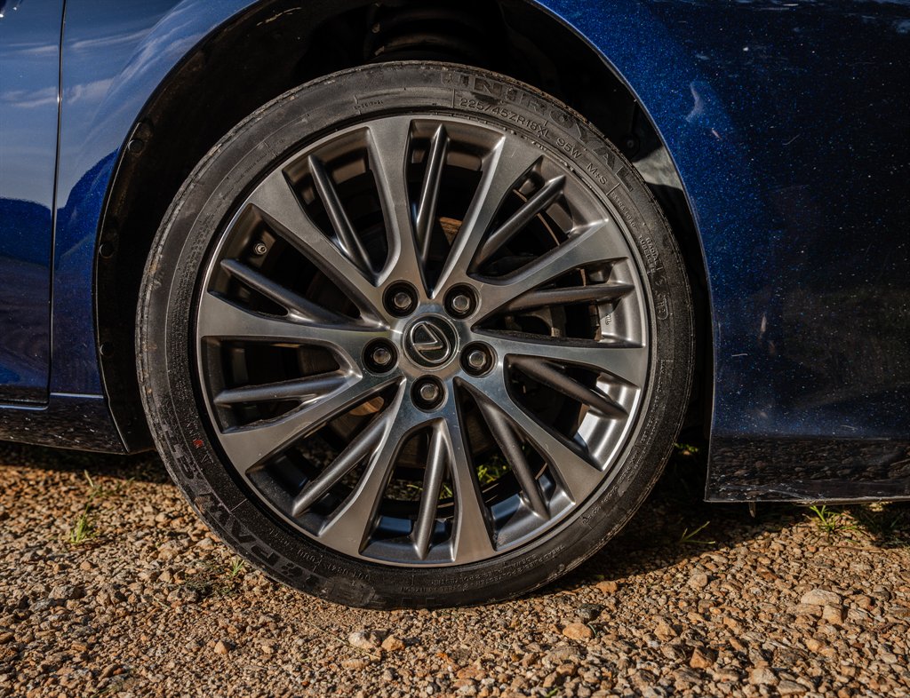 2019 Lexus ES - $19,950
