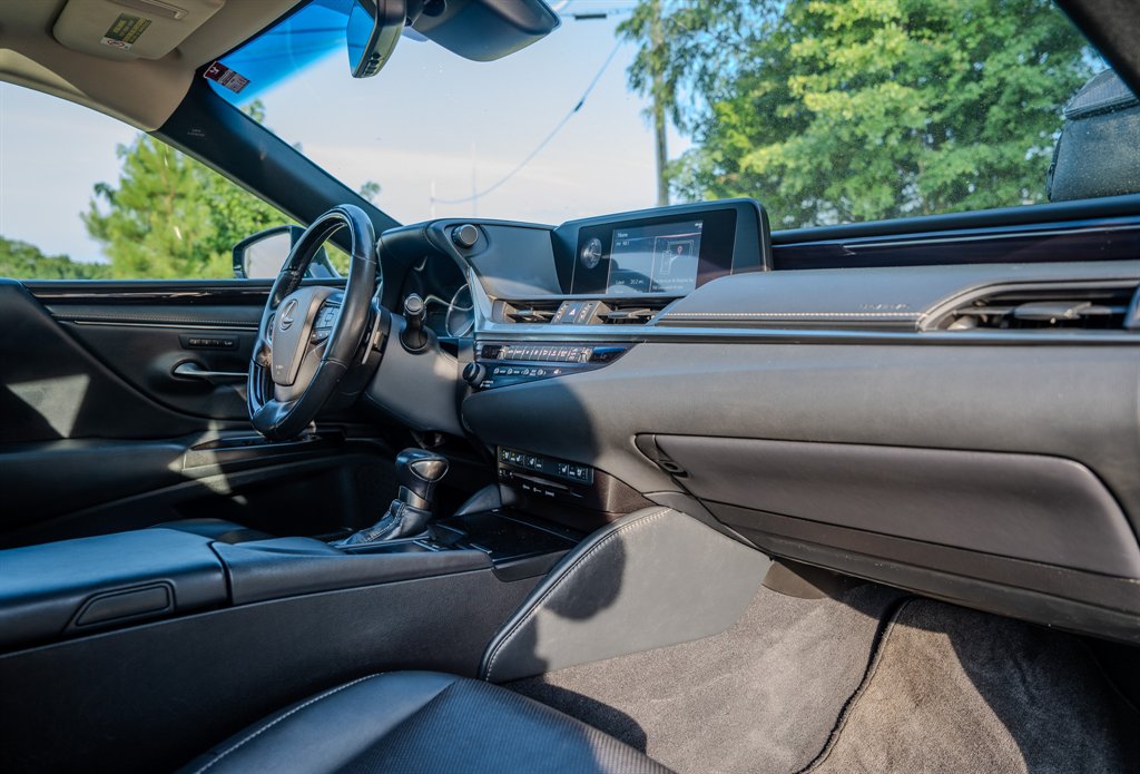 2019 Lexus ES - $19,950