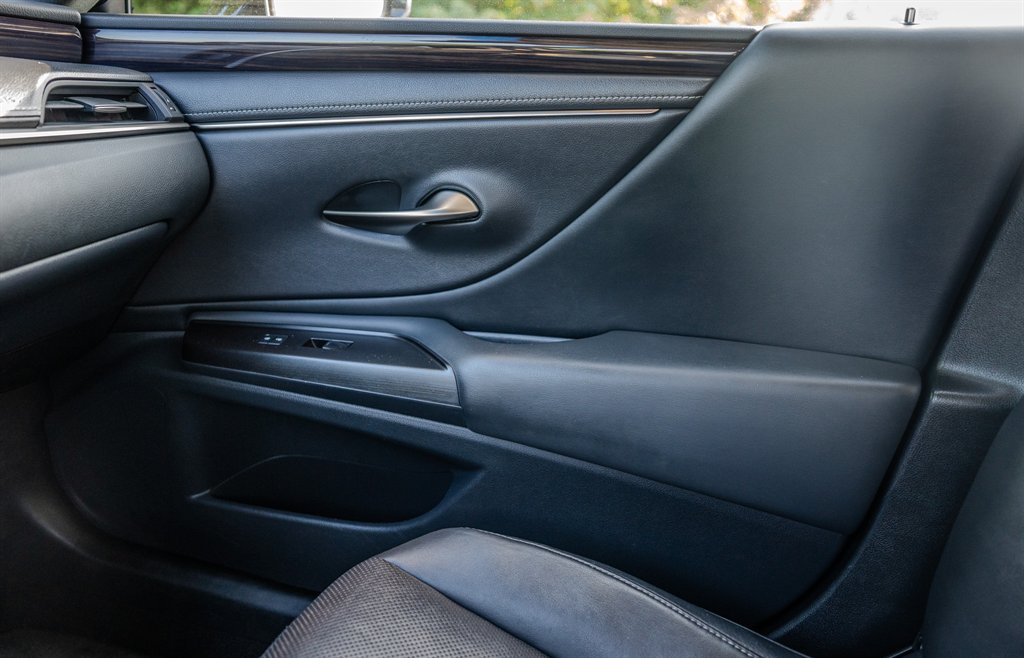 2019 Lexus ES - $19,950
