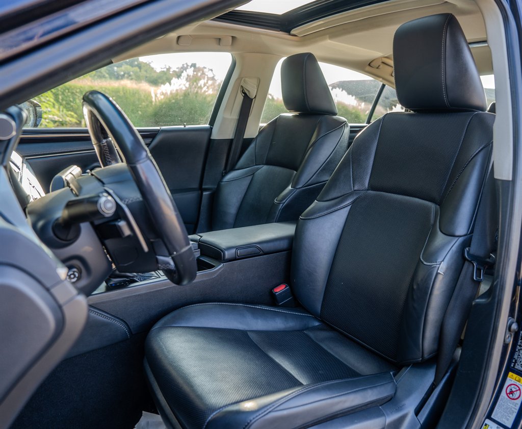2019 Lexus ES - $19,950